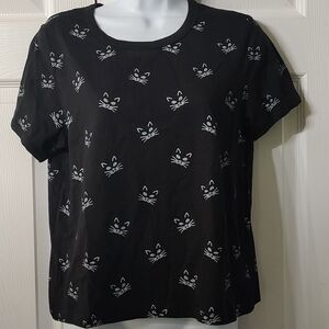 Adorable Electric Pink semi-cropped t-shirt with kitty cat print.   Junior Sz L